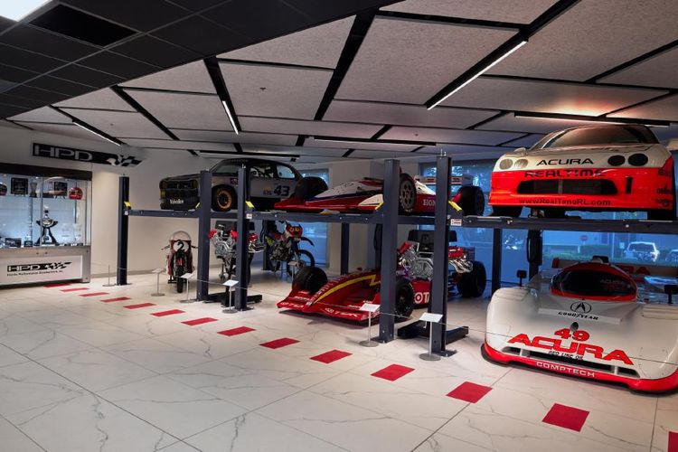 Deretan mobil klasik Honda yang dipajang pada American Honda Collection Hall