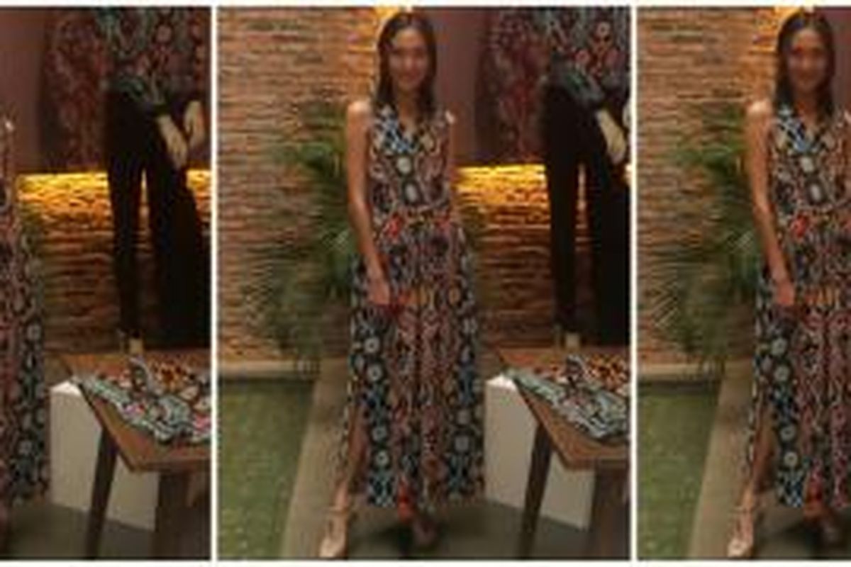 Model dan pemenang Asia's Next Top Model Ayu Gani dalam acara peluncuran lini kolaborasinya dengan Minimal di Blue Jasmine, Rabu (7/10/2015).