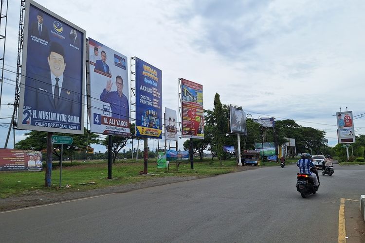 Sejumlah alat peraga kampanye (APK) bacaleg yang dinilai melanggar aturan terpasang di sejumlah titik di wilayah Banda Aceh.