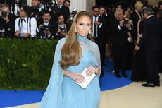 J.Lo Kembali Pamerkan Foto Wajah Polos Tanpa Makeup