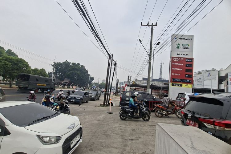 Antrean Pertalite di Palangka Raya Masih Mengular, Warga: Menyusahkan Rakyat
