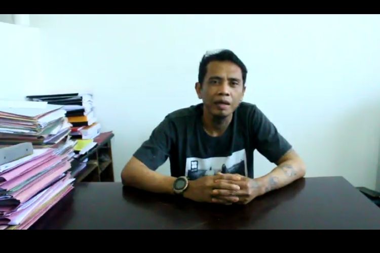 Tangkapan layar video permintaan Basri, narapidana kasus terorisme di Poso, yang meminta agar teman-temannya menyerahkan diri.