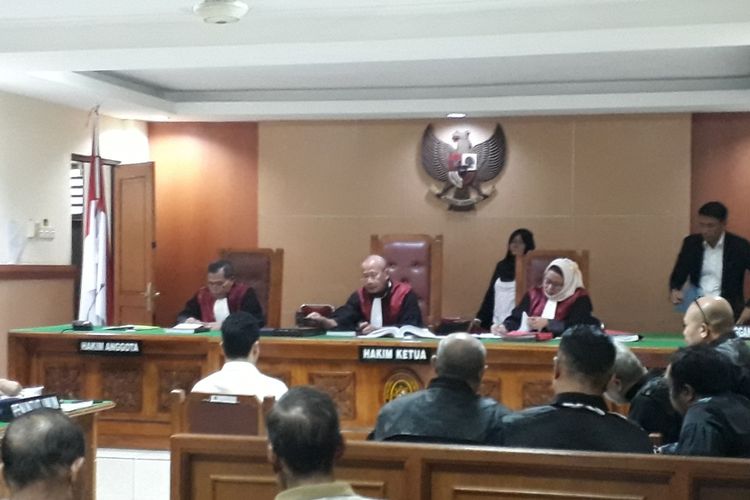 Sidang lanjutan terdakwa kasus pembunuhan satu keluarga di Bekasi, Haris Simamora di Pengadilan Negeri Bekasi, Senin (29/4/2019).