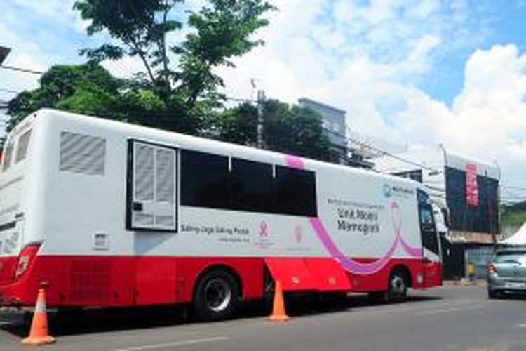 Mobil mamografi yang dikelola Yayasan Kanker Payudara Indonesia.