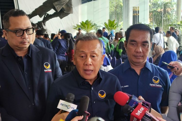 Wakil Ketua DPR RI dari Fraksi Partai Nasdem, Saan Mustopa usai acara Cek Kesehatan dan Pengobatan Gratis di DPP Partai Nasdem, Jakarta, Sabtu (25/10/2025).
