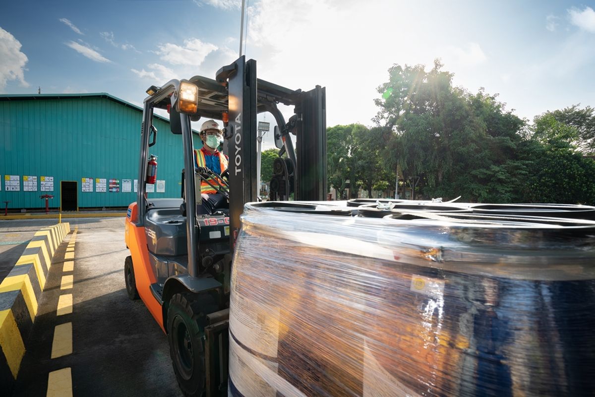 Dow Indonesia  mulai beralih menggunakan peralatan dan bahan bakar yang ramah lingkungan dalam kegiatan operasional, termasuk forklift listrik dan transisi ke bahan bakar nabati.