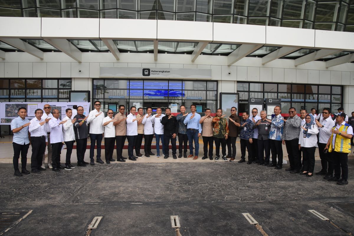 Komisi V Dewan Perwakilan Rakyat (DPR) Republik Indonesia (RI) melakukan Kunjungan Kerja Spesifik ke Stasiun Kereta Cepat Karawang, Kamis (27/11/2025). 