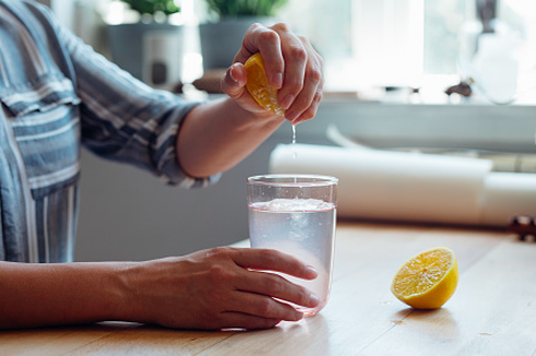 Manfaat dan Efek Samping Minum Air Lemon untuk Kesehatan