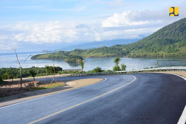 Pembangunan akses jalan dari Labuan Bajo menuju Tanamori di Kabupaten Manggarai Barat, Nusa Tenggara Timur (NTT).