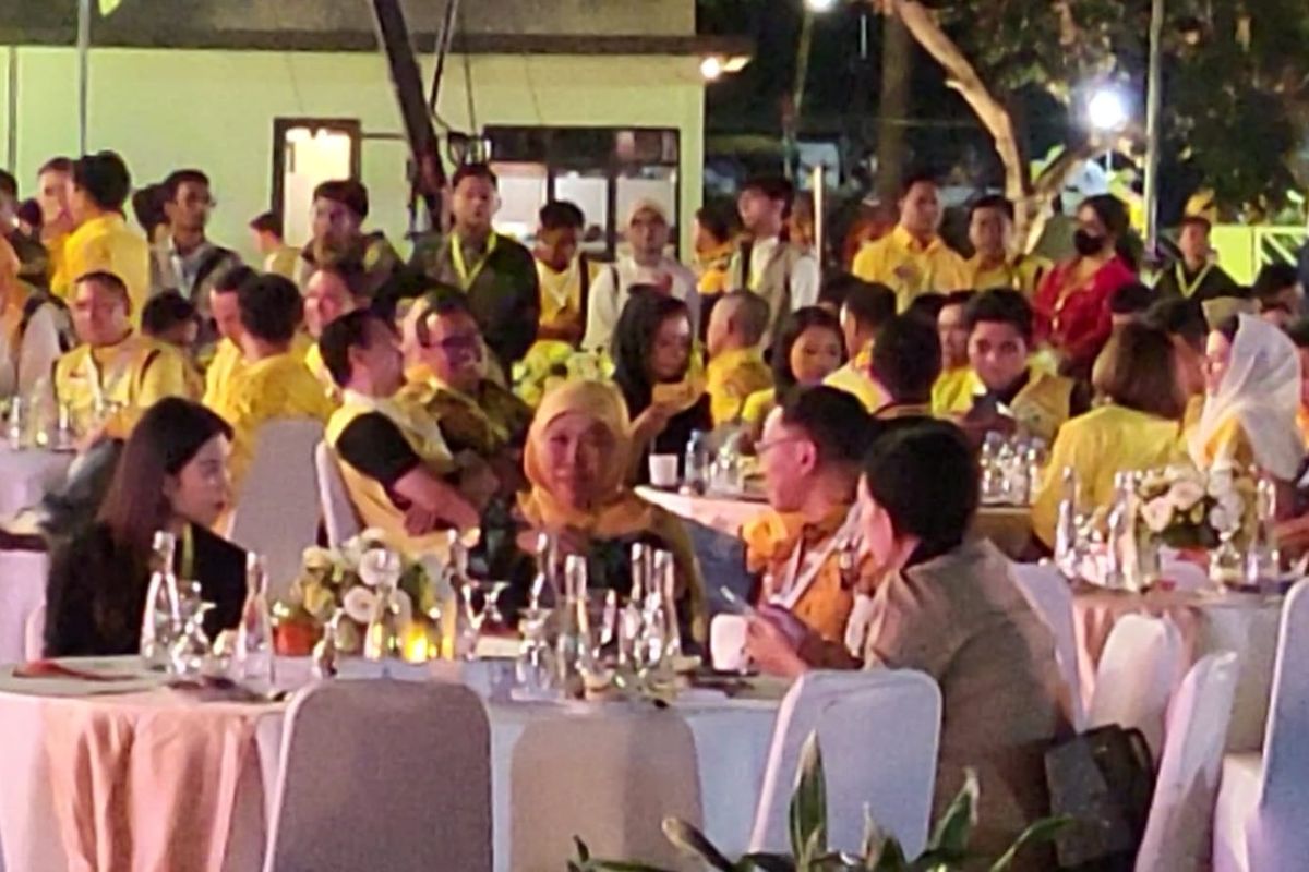 Gubernur Jawa Timur Khofifah Indar Parawansa di HUT Golkar di Kantor DPP Partai Golkar, Jakarta, Senin (6/11/2023) malam. 