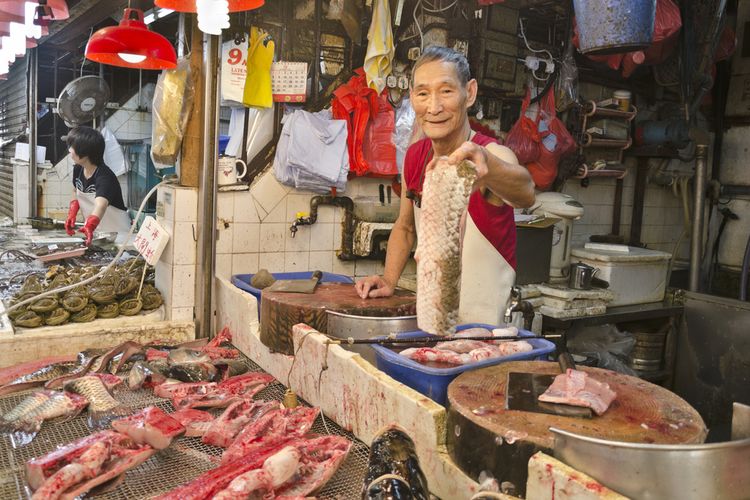 Pasar basah di Hong Kong, menjual seafood segar. 