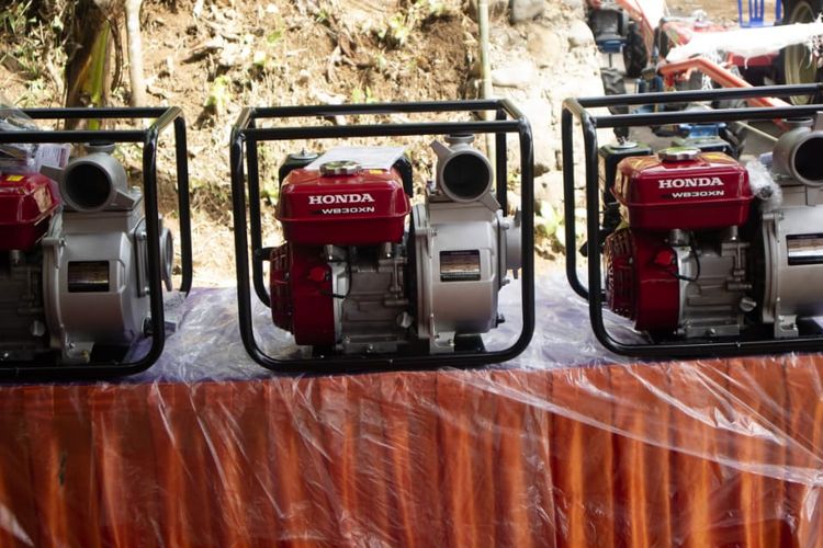 Bantuan alat tanam jagung (corn planter) dorong dan corn planter implement yang disalurkan Direktorat Jenderal Prasarana dan Sarana Pertanian (PSP) Kementerian Pertanian (Kementan) menjadi salah satu faktor suksesnya petani jagung di Indonesia.