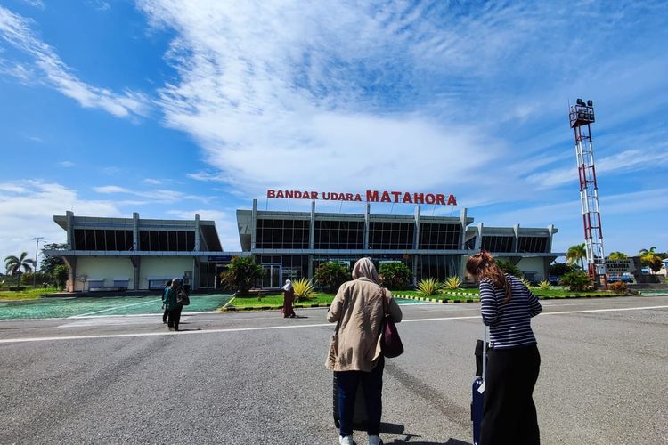 Bandara Matahora, Wangi-wangi, Sulawesi Tenggara.