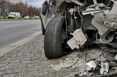 Diduga Sopir Mengantuk, Mobil Agya Terguling di Tol Cisumdawu Sumedang