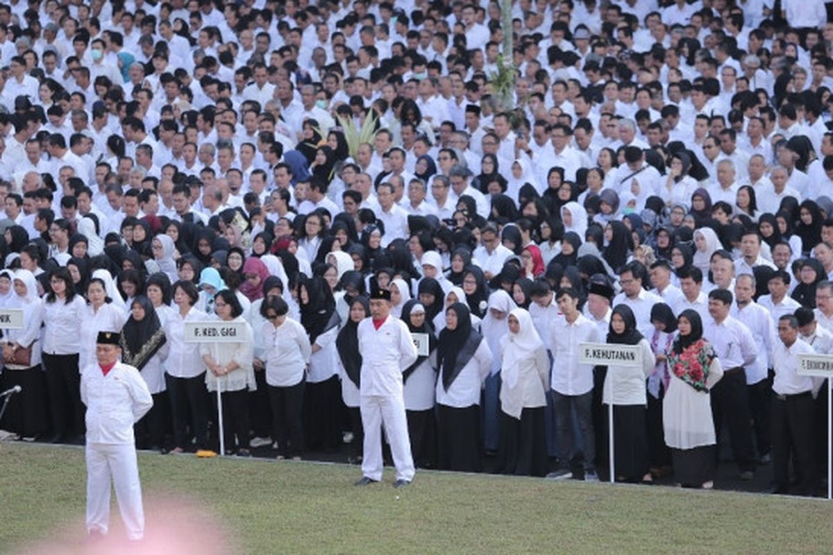 Memperingati Hari Kelahiran Pancasila, Universitas Gadjah Mada (UGM) menggelar upacara di Halaman Balairung UGM (1/6/2019). 