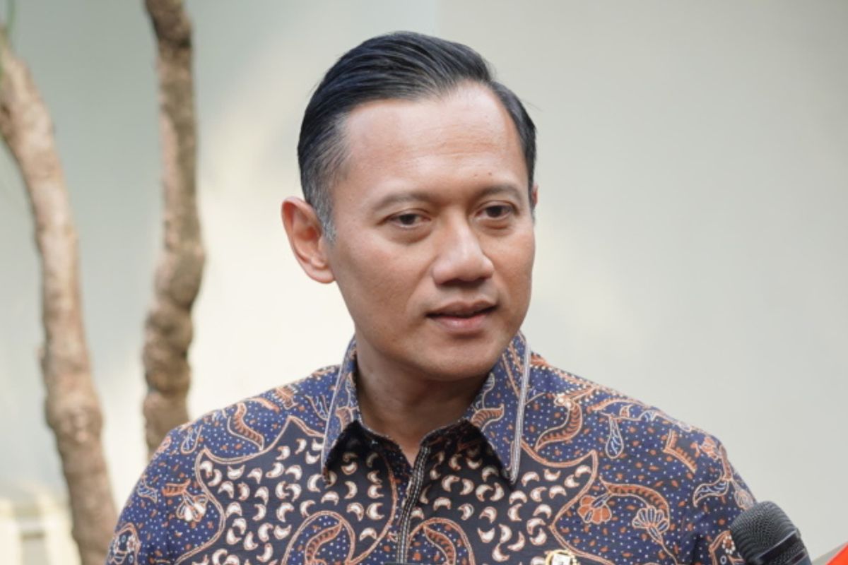 Menteri Agraria dan Tata Ruang/Kepala Badan Pertanahan Nasional (ATR/BPN), Agus Harimurti Yudhoyono (AHY) usai berkunjung ke kediaman Wakil Presiden RI di Jakarta, Sabtu (24/2/2024).