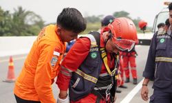Medan Ekstrem Tol Kutepat Bikin Petugas Harus Jago Evakuasi dari Ketinggian