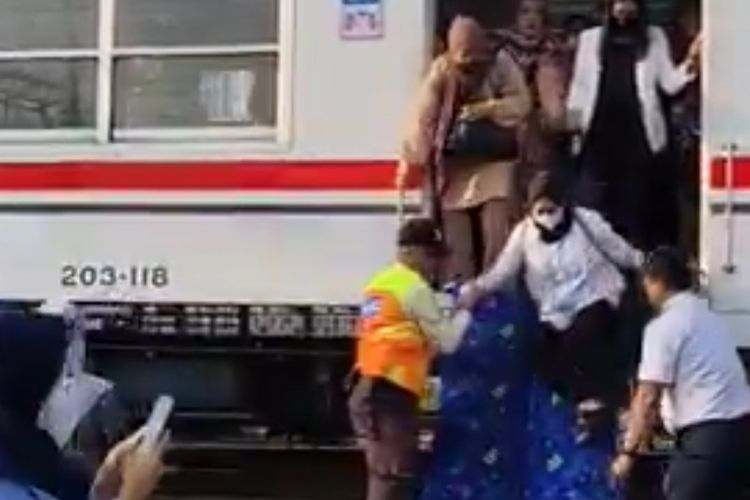 Cerita Penumpang Batal Ngantor Imbas Gangguan KRL Bogor-Jakarta