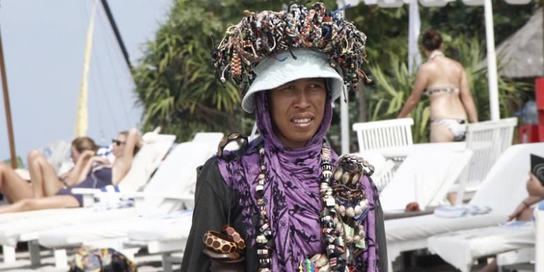 Penjual suvenir di Gili Air, Lombok, NTB.