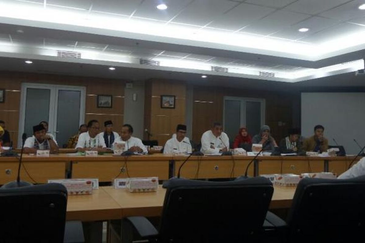 Suasana rapat pembahasan kenaikan dana operasional RT dan RW di Komisi A, Gedung DPRD DKI Jakarta, Jalan Kebon Sirih, Kamis (2/2/2017). 
