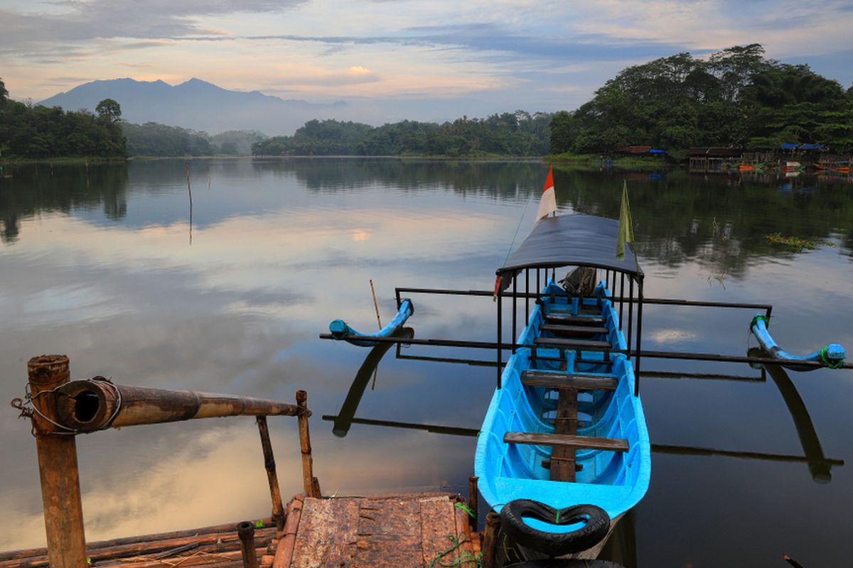 Perahu wisata di Situ Gede Tasikmalaya, Jawa Barat.