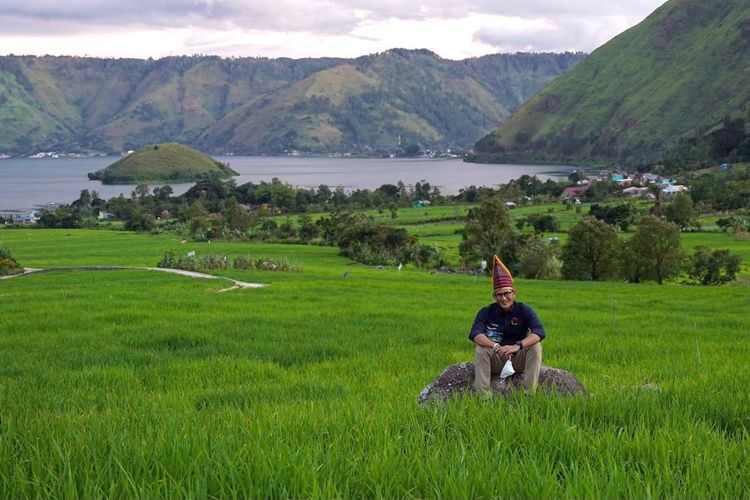Menteri Pariwisata dan Ekonomi Kreatif Sandiaga Uno saat mengunjungi Desa Wisata Tipang di Sumatera Utara, Rabu (10/11/2021).