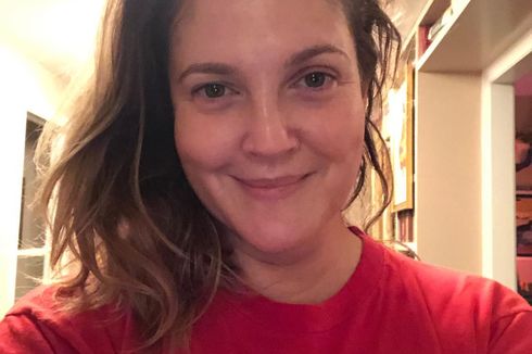 Sulit Atur Anak Belajar di Rumah, Drew Barrymore Menangis