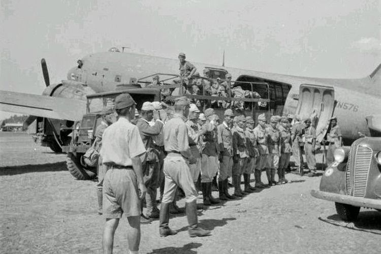 Pasukan Jepang tawanan perang di Bandara Kemayoran, Jakarta, 1946