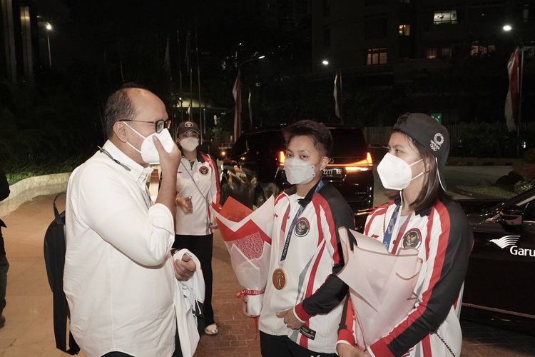 Greysia Polii dan Apriyani Rahayu saat tiba di Jakarta setelah meraih medali emas Olimpiade Tokyo 2020.