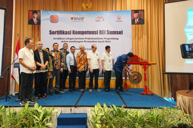 Sebanyak 64 pengembang perumahan di Sumatera Selatan (Sumsel) mengikuti uji kompetensi yang diselenggarakan Lembaga Sertifikasi Profesi Realestat Indonesia (LSP REI), di Palembang, Selasa (20/6/2023).