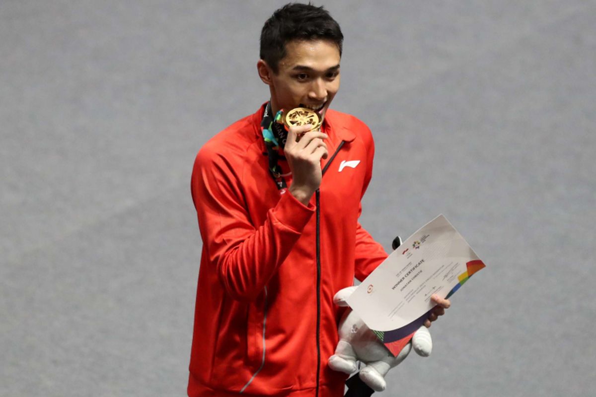 Tunggal putra Indonesia, Jonatan Christie, menyabet medali emas nomor perseorangan cabang olahraga bulu tangkis Asian Games 2018 dalam partai final di Istora Senayan, Jakarta, Selasa (28/8/2018). Jonatan menaklukkan wakil Taiwan, Chou Tien Chen.