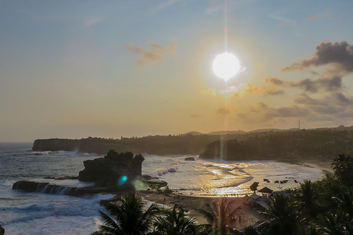 7 Pantai di Pacitan Jawa Timur, Ada yang Bisa untuk Berselancar