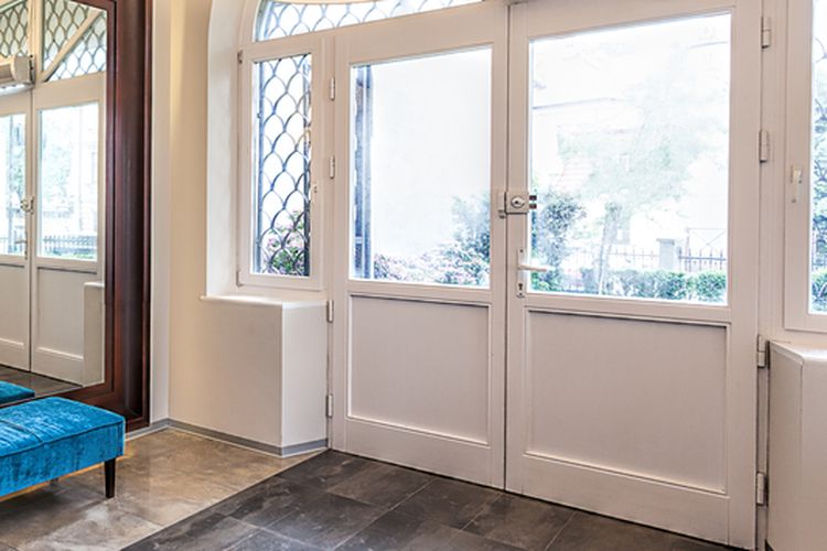 Ilustrasi area pintu masuk rumah.