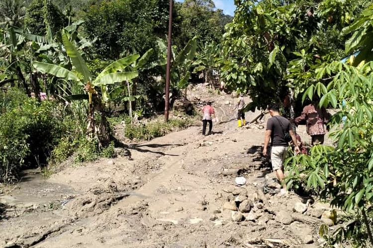 Lokasi perkampungan yang terkena banjir bandang di Dusun Huta Baru Labuharambir, Desa Banonidolok, Taput, Sumut, Kamis (21/12/2023)