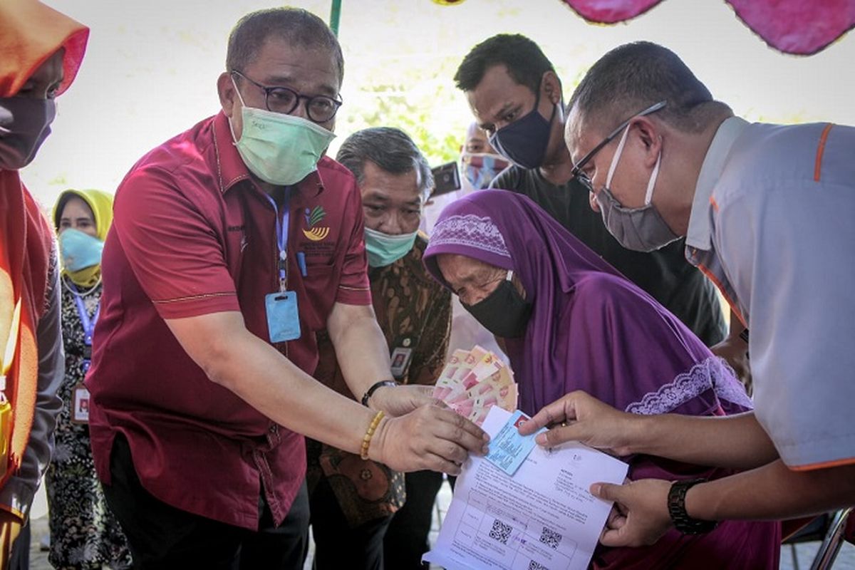 Salah satu penerima BST di Kota Semarang, yang masih sehat pada usia 83 tahun.