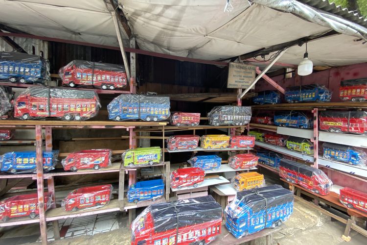 Lapak Terakhir Mainan Kayu Kalibata, Bertahan karena Nilai Seni Tak Tergantikan