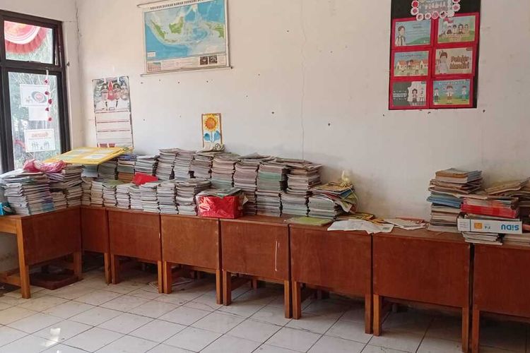 Perpustakaan Pakai Bekas Ruang Kepsek, SDN 78 Manado Butuh Bantuan