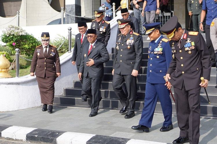 Penjabat (Pj) Gubernur Riau (Gubri) Rahman Hadi saat menghadiri Peringatan HUT ke-79 TNI di wilayah Riau yang diselenggarakan di Halaman Kantor Gubernur Riau, Sabtu (5/10/2024). 
