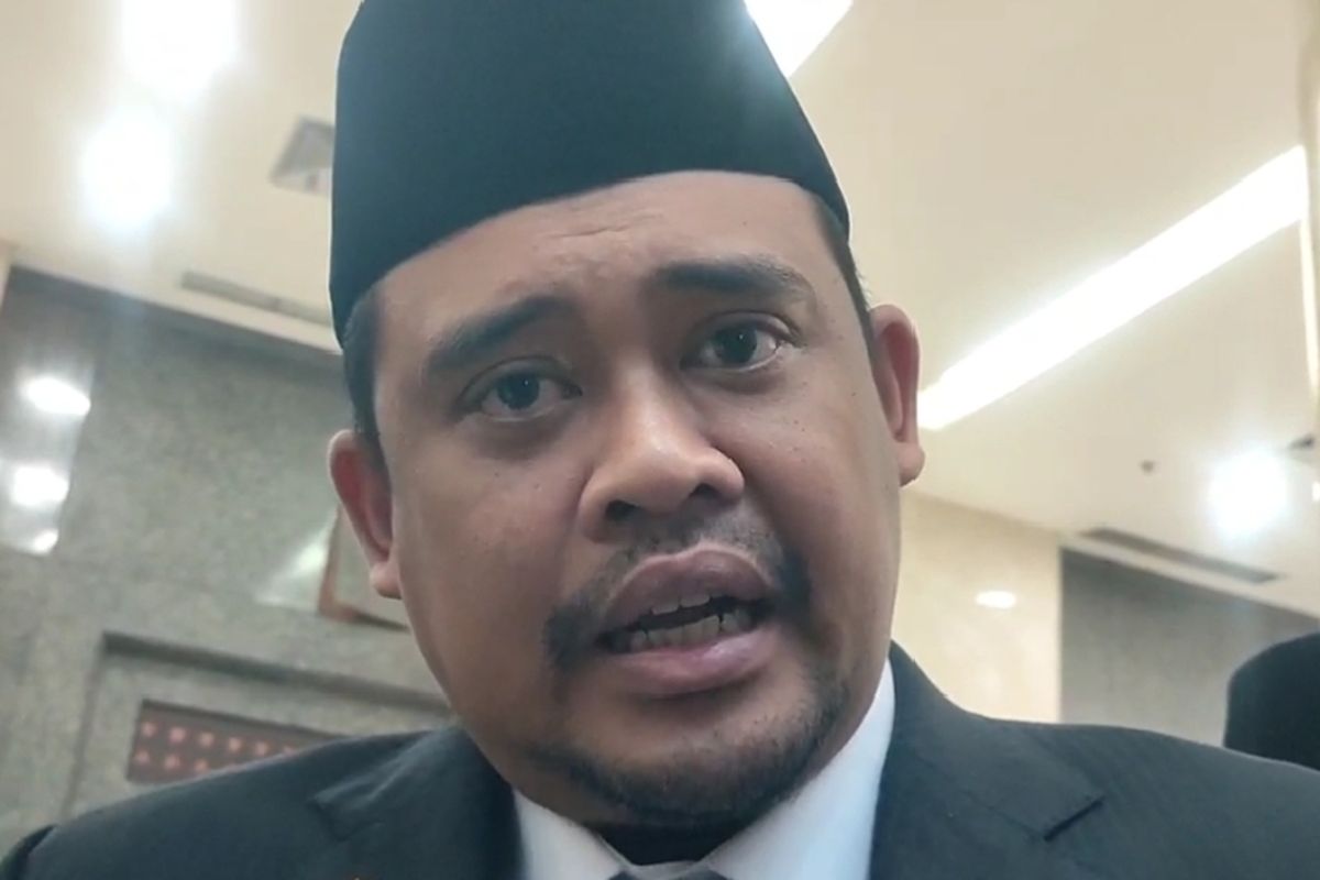 Gubernur Sumatera Utara, Bobby Nasution saat menjawab pertanyaan wartawan di Gedung DPRD Sumut, Rabu (23/7/2025)