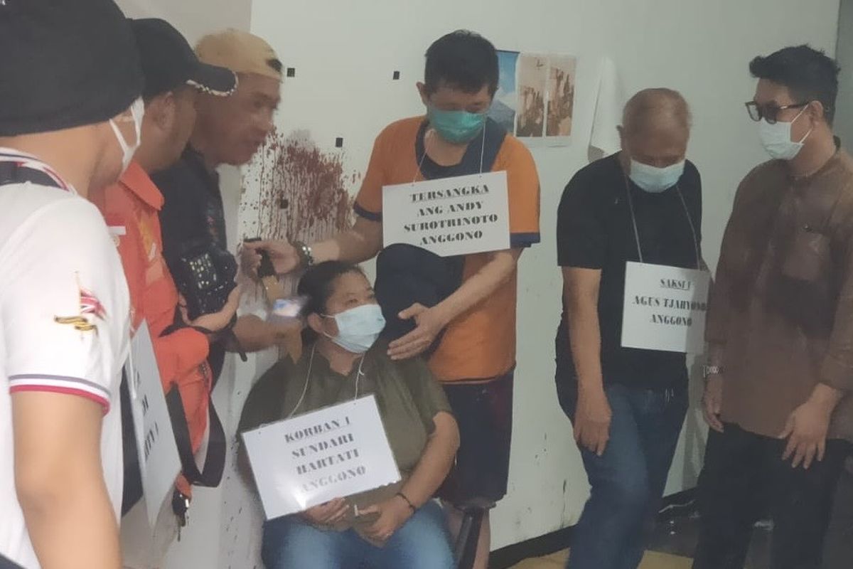 Reka adegan pekaku saat membunuh adik kandungnya, Kamis (5/12/2024).