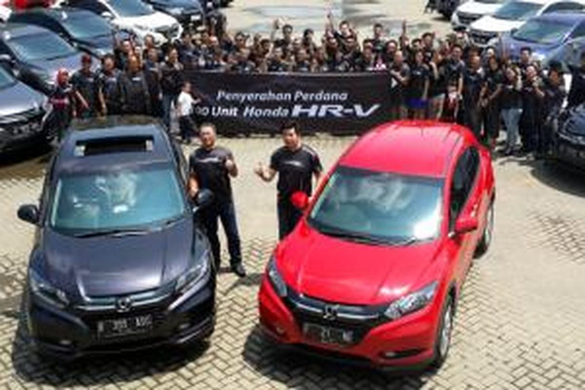 100 konsumen Honda HR-V pertama mendapatkan unit secara simbolis.