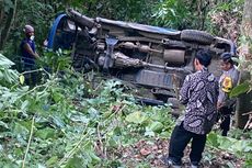 Pulang Antar Pasien, Ambulans Terperosok ke Jurang 10 Meter di Serang