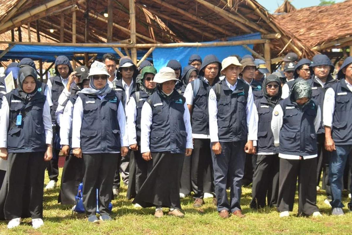 Ratusan penyuluh perikanan dari berbagai wilayah Indonesia menyatakan komitmen siap menyukseskan program-program Ekonomi Biru Kementerian Kelautan dan Perikanan (Kementerian KP) dalam Apel Siaga Penyuluh Perikanan 2023 pada Pekan Nasional (PENAS) Petani dan Nelayan ke-XVI di Padang, Sumatera Barat. 