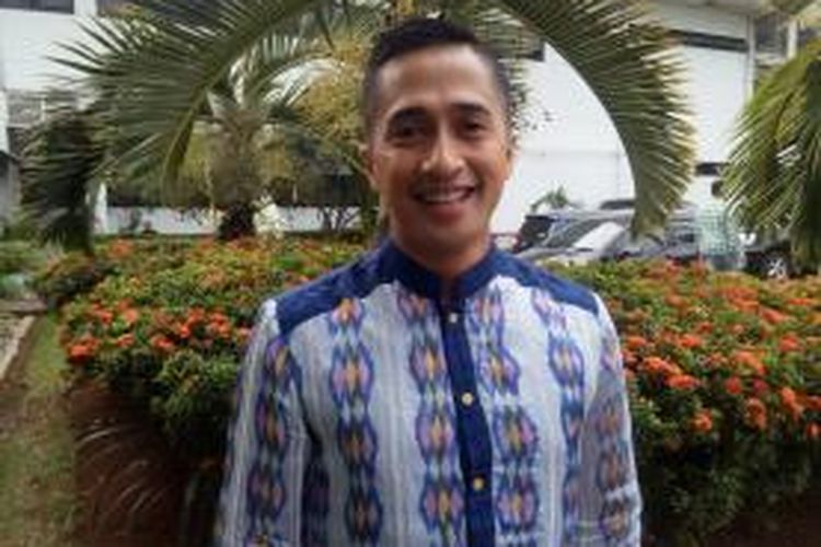 Pembawa acara Irfan Hakim diabadikan di stasiun televisi RCTI, Kebon Jeruk, Jakarta Barat, Kamis (11/6/2015).