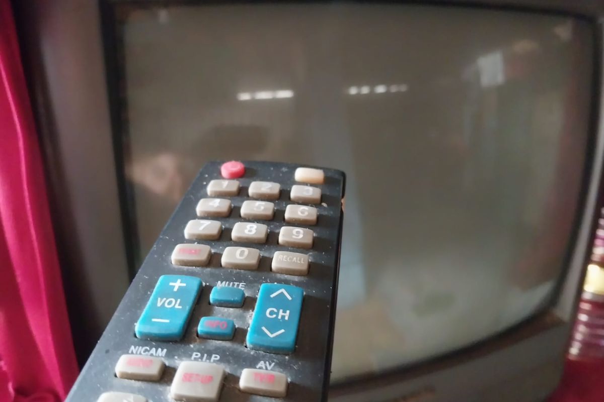 TV analog di rumah Saparudin