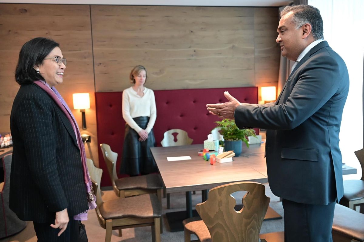 Menteri Keuangan Sri Mulyani Indrawati bertemu CEO Youtube Neal Mohan di Davos, Swiss