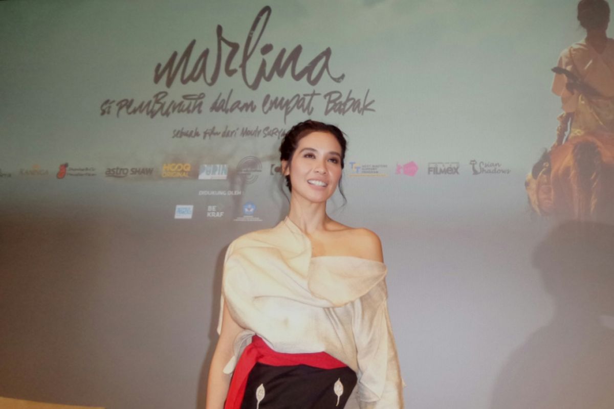 Marsha Timothy usai konferensi pers film Marlina Si Pembunuh dalam Empat Babak di XXI Plaza Indonesia, Jakarta Pusat, Jumat (12/5/2017) sore.