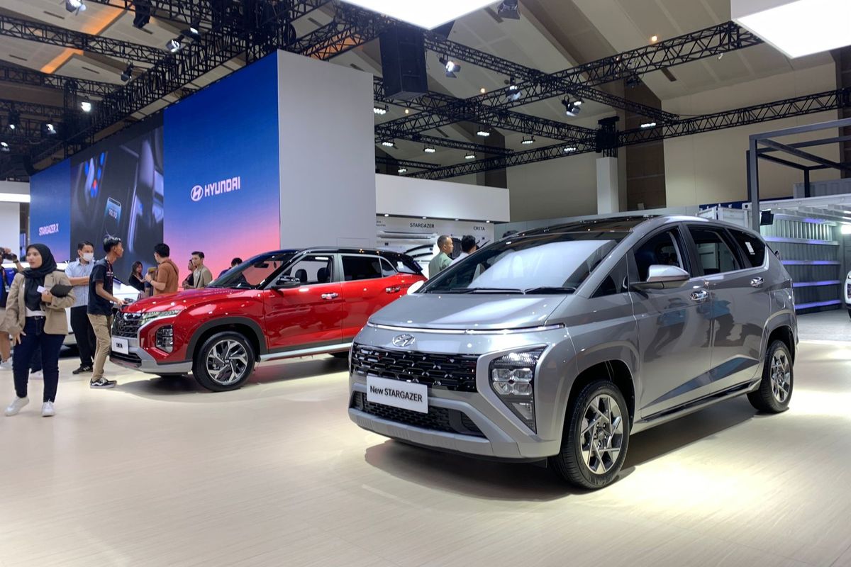 Ilustrasi booth Hyundai di IIMS 2024 yang memajang Stargazer dan Creta.