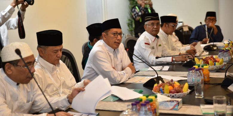 Menteri Agama Lukman Hakim dan Deputi Bidang Pendidikan dan Agama Kemenko PMK Agus Sartono dalam Rakor Tim Haji di Dakker, Mekkah, Minggu (12/8/2018). 