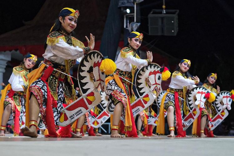 Festival Nasional Reog Ponorogo 2023, Aloon-Aloon Ponorogo, Jawa Timur, (15/7/2023). Reog Ponorogo telah diajukan sebagai Warisan Budaya Takbenda UNESCO. 